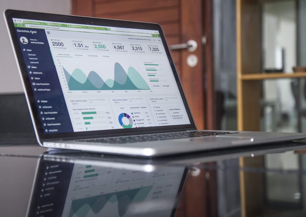 carlos muza hpjSkU2UYSU unsplash - E-Commerce Trends To Watch For In 2021 - 2025 Data Analysis for Increasing Sales