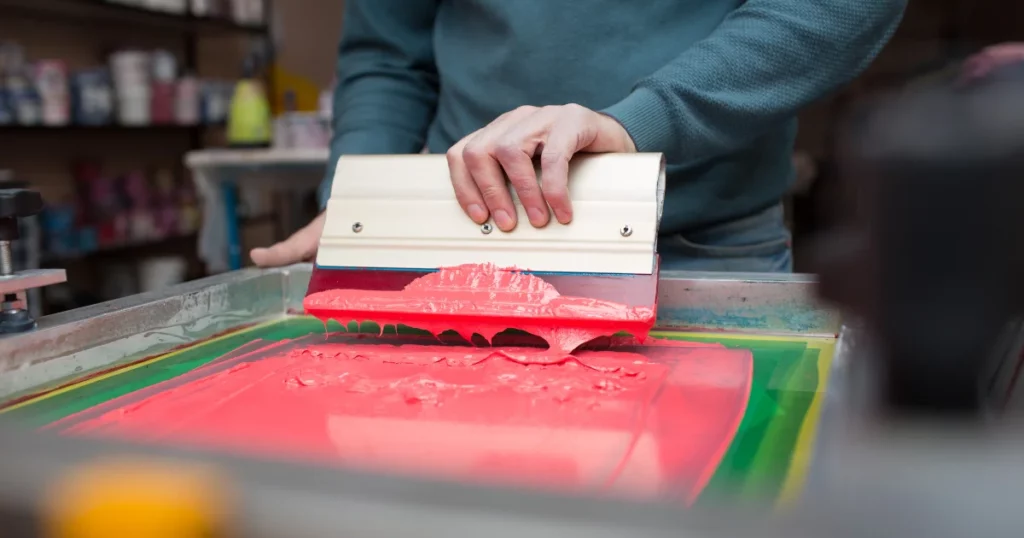 What is Screen Printing? - dtg printing vs screen printing